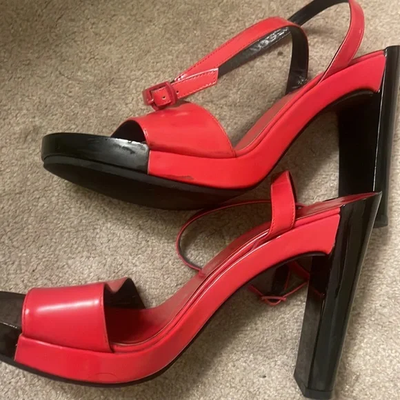 Sexy red heels - Picture 3 of 5